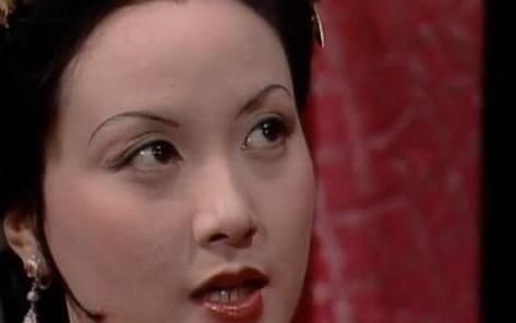 贾母!王熙凤对薛宝钗的憎恶,在这一杯冷酒里,展现的淋漓尽致