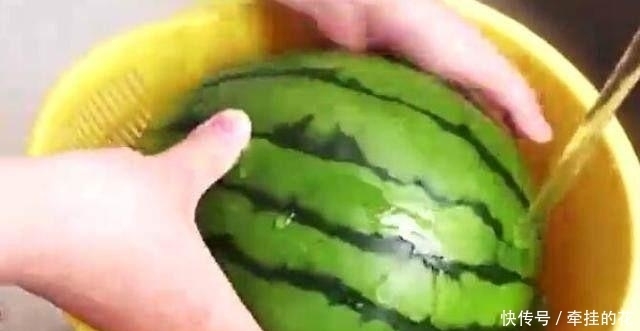 开水|老婆把西瓜扔在开水锅中煮,当时差点要骂她,半小时后我要感谢她