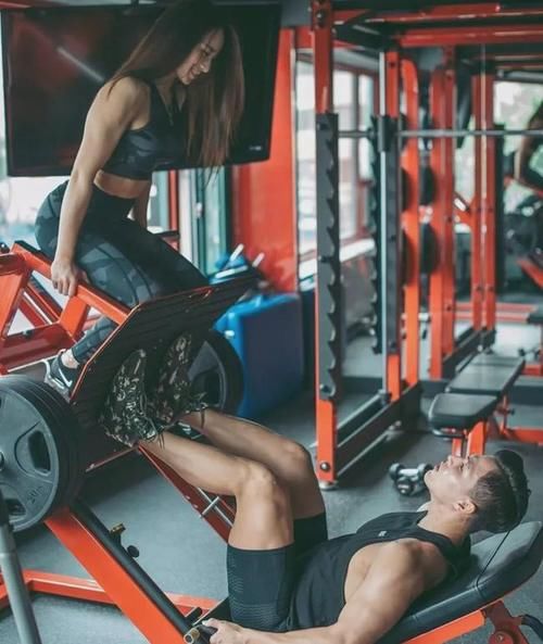 健身|32岁,儿子八岁,蜂腰翘臀,火了....