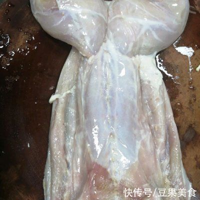 蒜香粉|想要滋阴补血吗？这道烤兔少不了