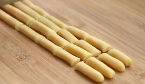 告诉|想吃芝麻条别买了,配方和手法告诉你,自己在家做,又香又酥