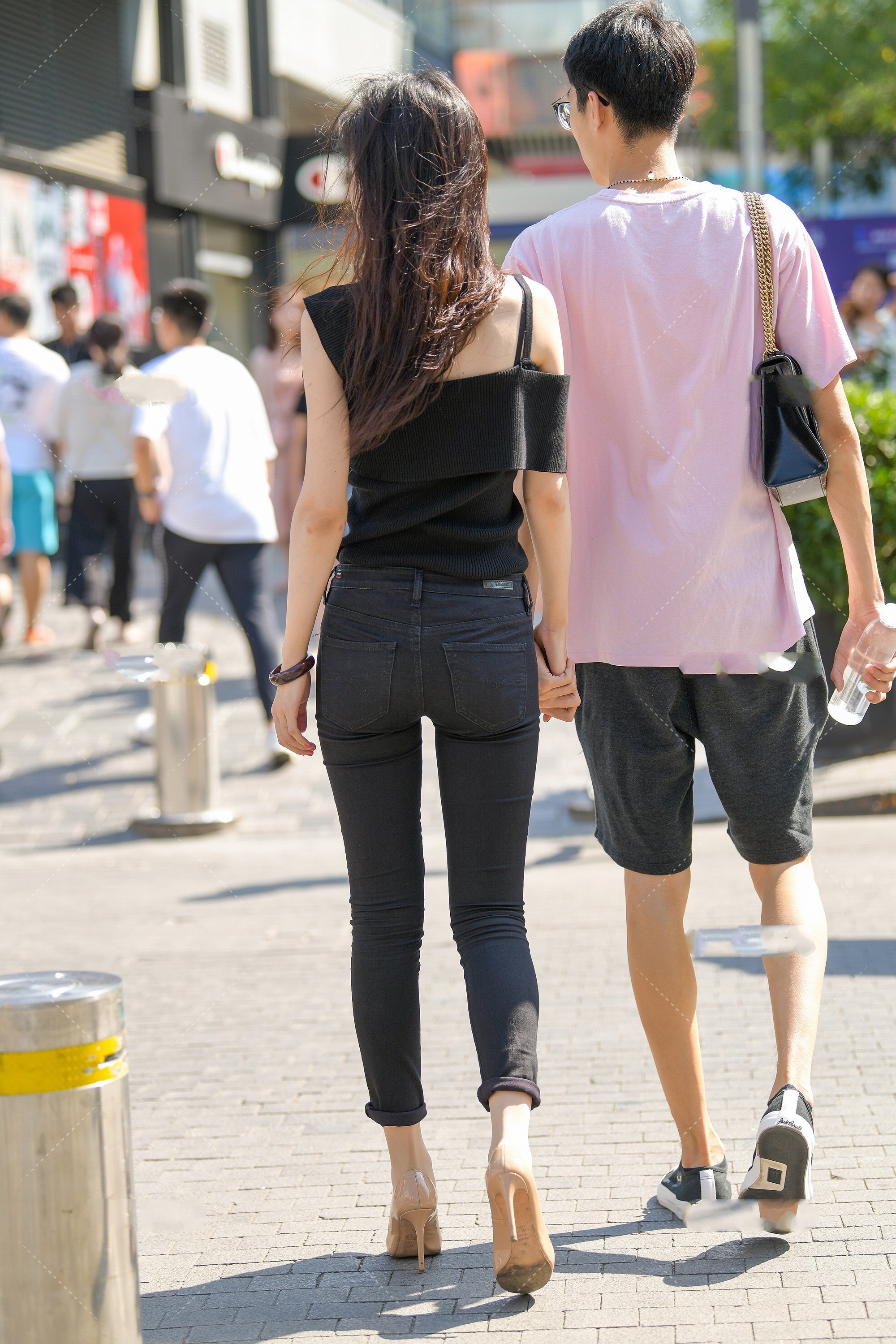 会显得很|不规则黑色上衣搭配黑色长裤, 冷艳气质十足