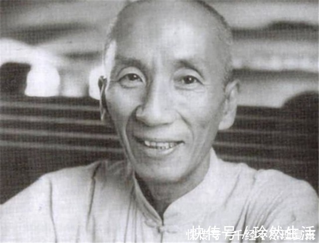 武术|叶问葬礼现场武术界大佬齐聚,李小龙哽咽,祭奠亡师跑步回住所