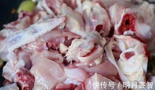 八宝汤|炖鸡汤时，不要直接加水炖，多加一步，鸡汤鲜美无腥味