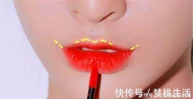 口红色|涂口红时,最好避开4个“低级错误”,很多女生不懂,难怪老掉色!