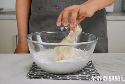 周末这样吃，雪顶焦糖咖啡磅蛋糕开启元气满满的一天