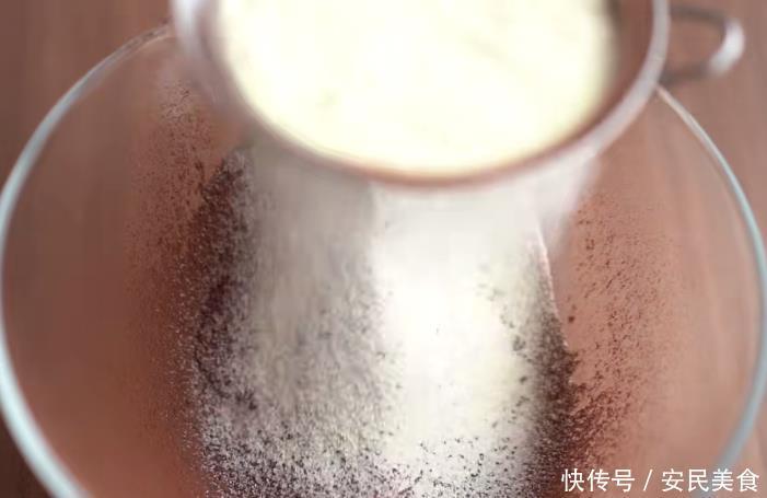 家中自制牛奶巧克力,丝滑香甜,口感醇厚,真是太好吃了