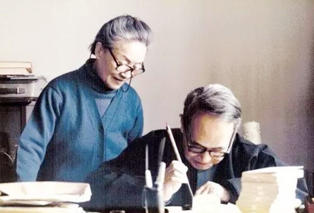 向达!钱钟书女儿为父亲作了一幅画,杨绛欣赏完捧腹大笑,笑称太形象了