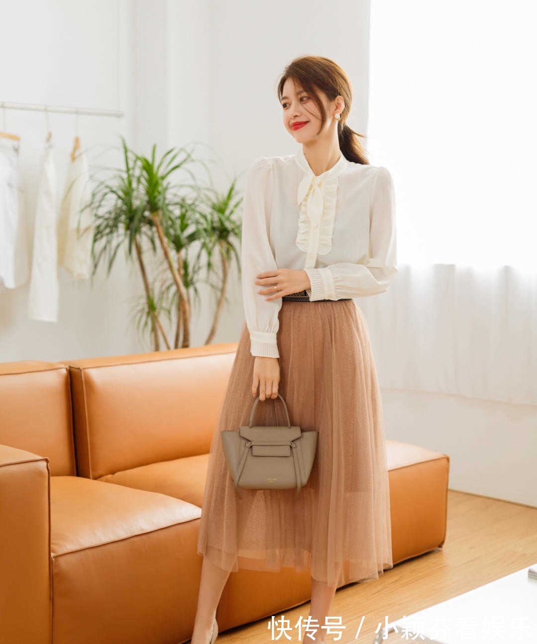 穿搭 女生秋冬穿风衣时，不管高矮，搭配这5双鞋子，照着穿都很高级