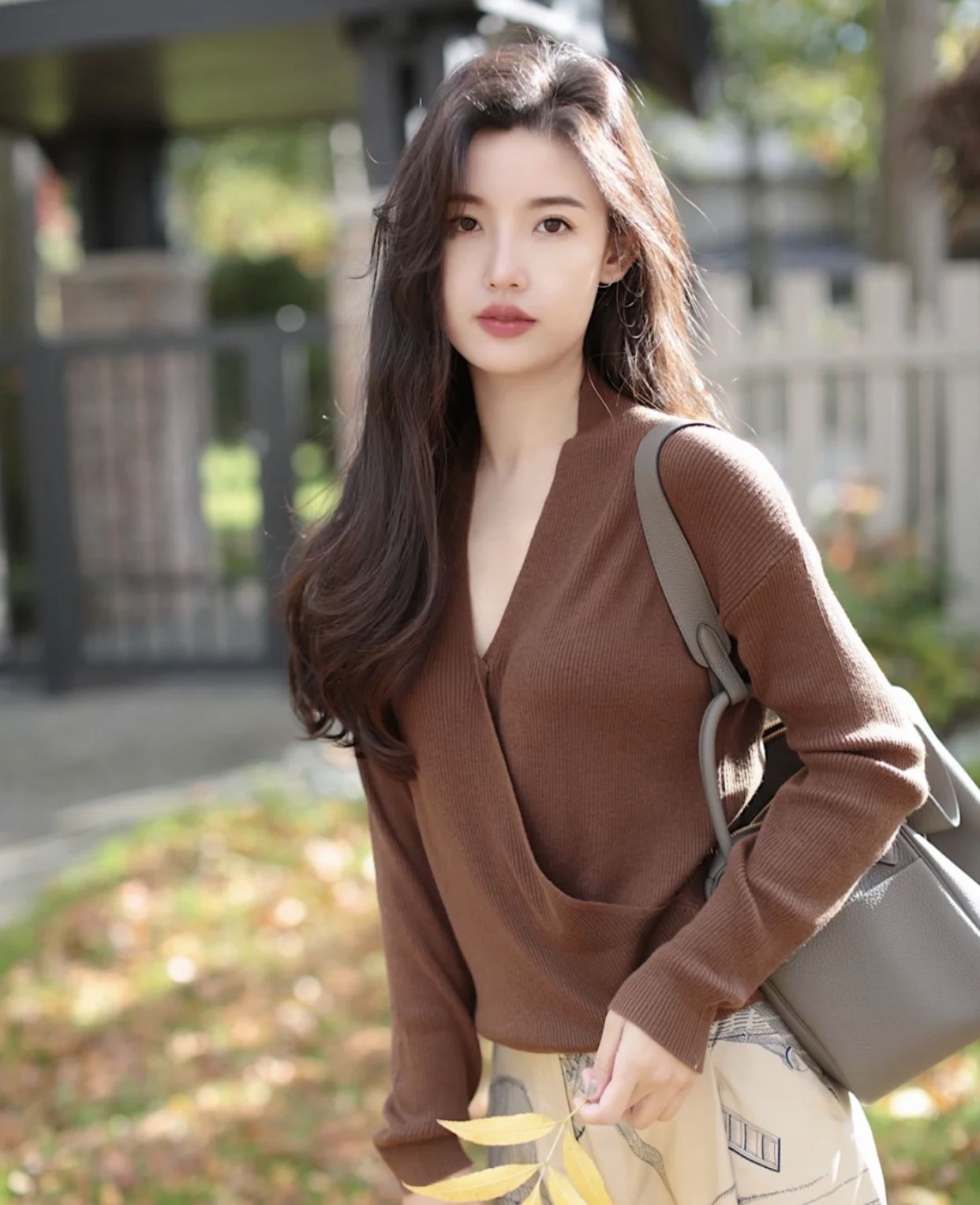 气质 秋冬建议多穿“针织衫”,搭配牛仔裤时髦洋气,搭配半身裙真优雅