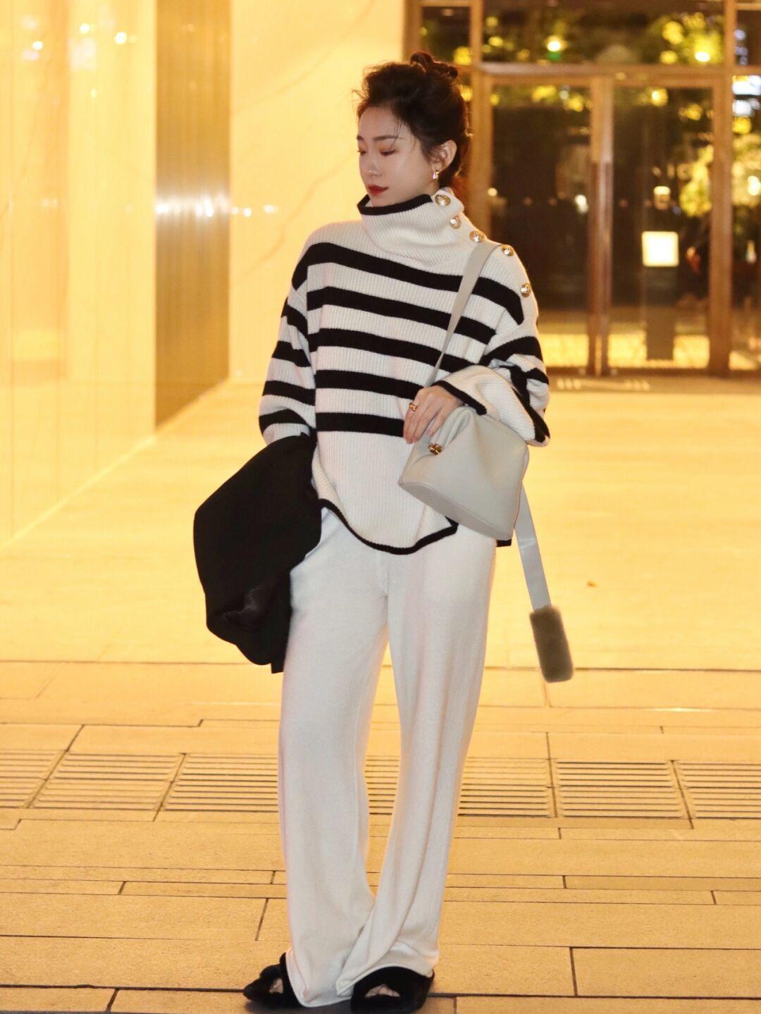 搭配 秋冬“条纹针织衫”咋穿才洋气?这些搭配保暖又舒适,值得借鉴