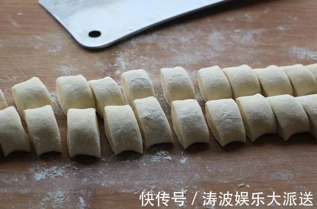 搅拌均匀|除夕又吃猪肉饺子我家最爱此素馅饺子，不油腻还便宜