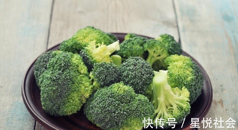 包菜|女性不想皱纹爬上脸，常吃3种食物，滋养卵巢，延缓衰老，显年轻