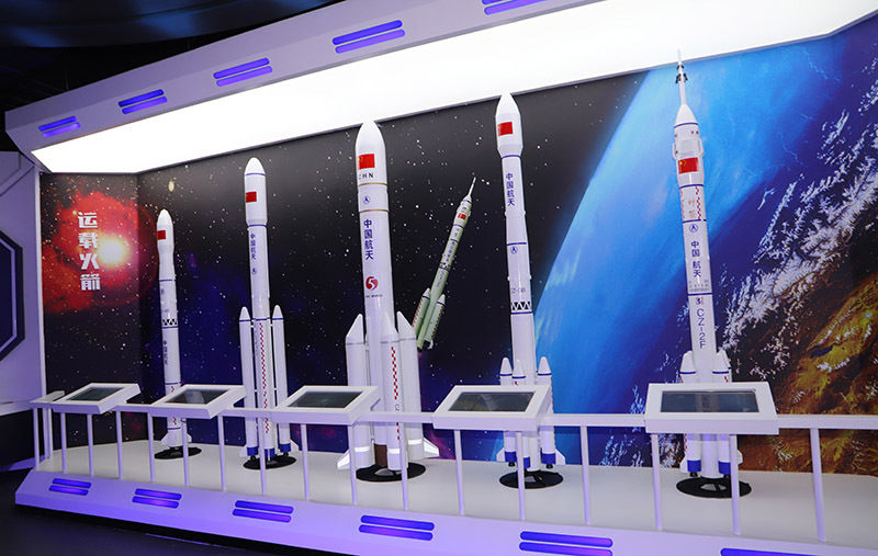 中小学生 航天三江科普馆体验航天科技“太空快递”