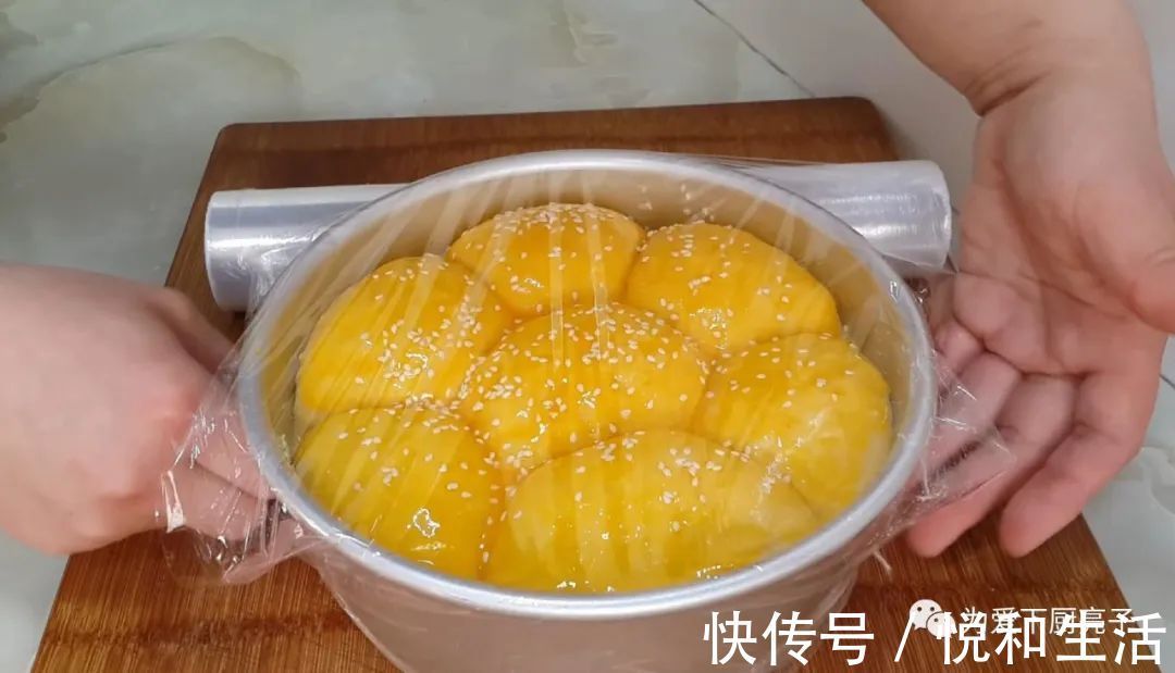 面包这么做太香了，加4个鸡蛋，不用烤箱也能一次成功，松软香甜