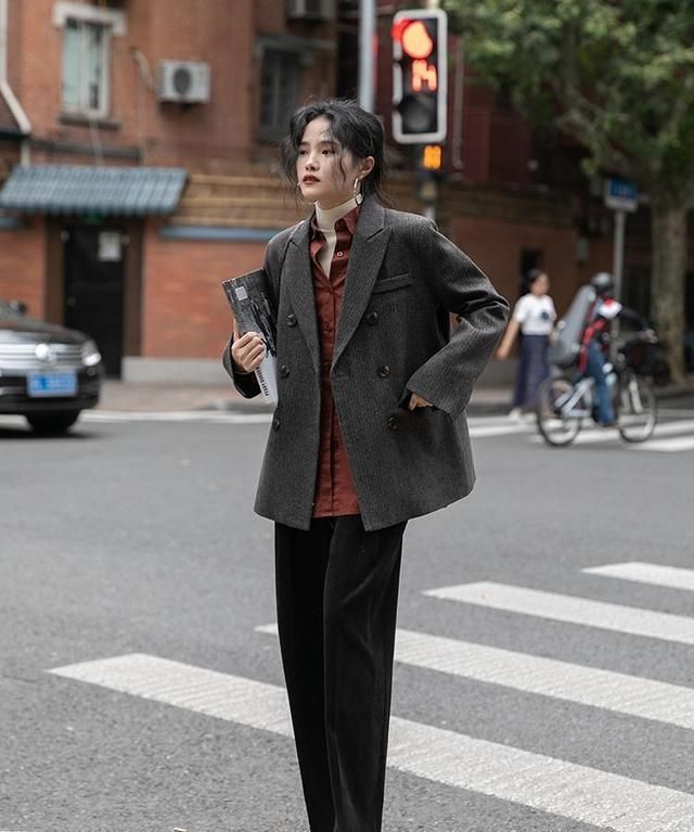 衣加衬衫|如何穿得保暖又高级? “叠穿”法则学起来, 凹造型简直不要太美