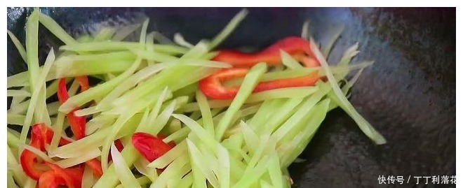 鸡蛋|莴笋最好吃做法,加2个鸡蛋,我家一周做5次,下酒下饭,香!