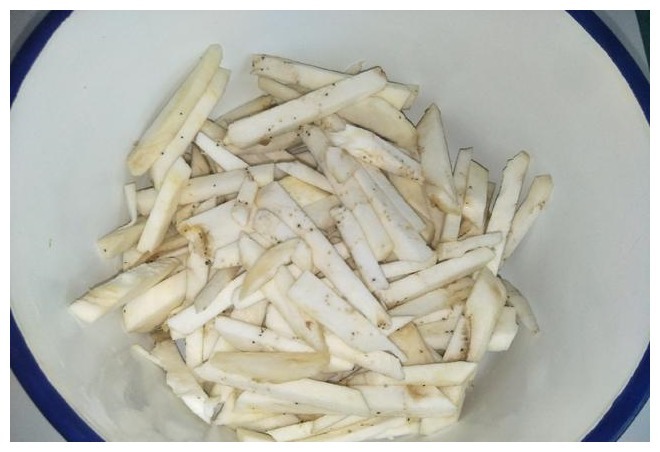 炒茄子,不管圆茄子还是长茄子,按照大厨的方法,茄子香软不发黑