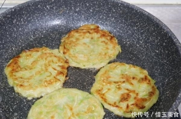 这块小饼当早餐，家人吃1次回味3天，简单好做，成本实惠，好吃