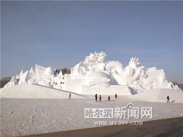 雪博会主塑“华夏神龙”落成迎客