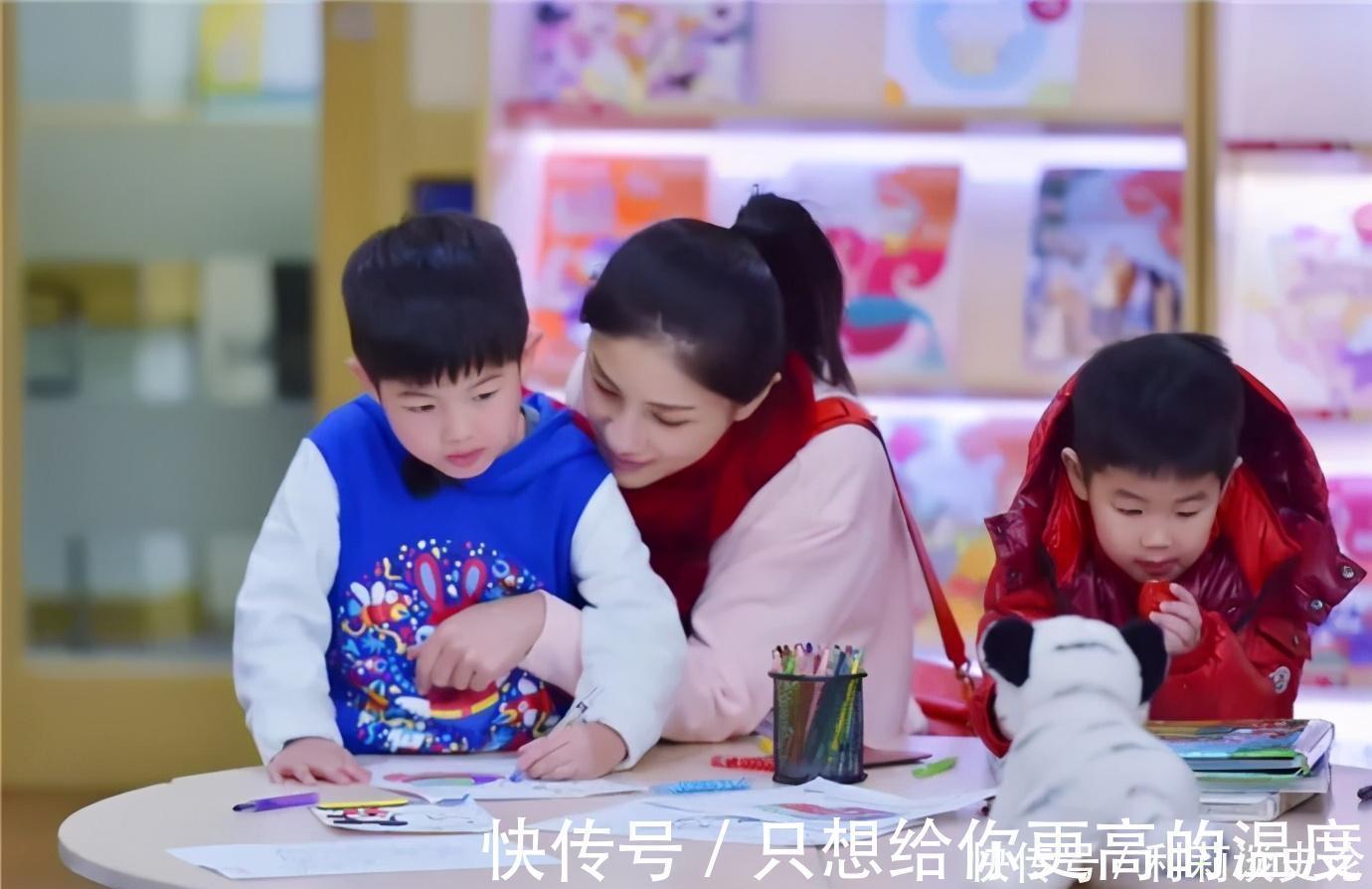 化妆品 “毁口红”火了?小学生和中学生先忍了,看到大学生操作:土豪吧