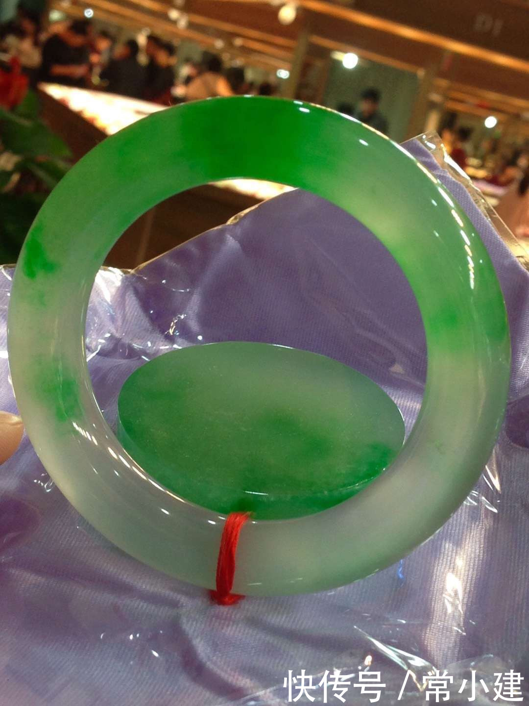 美人镯和圆镯的区别