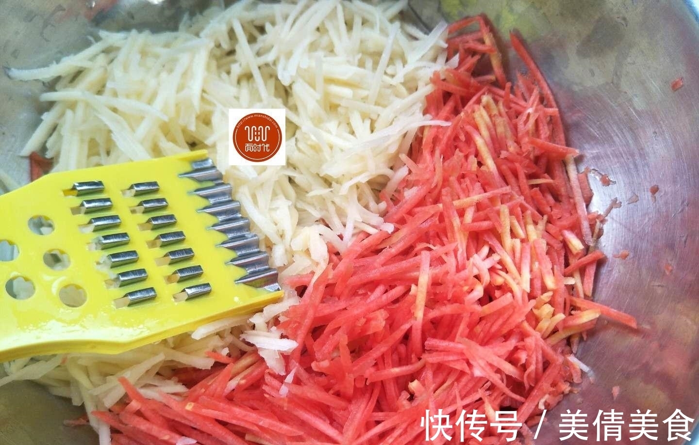 土豆|这样做的早餐饼，天天吃都不腻，做法真的好简单，早上多睡20分钟
