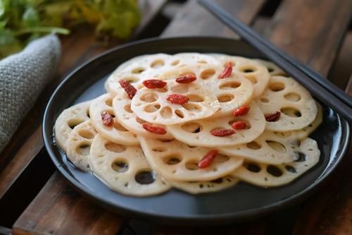  醋溜|醋溜藕片，先炒藕片还是先放醋？其实都不对，难怪藕片发黑不好吃