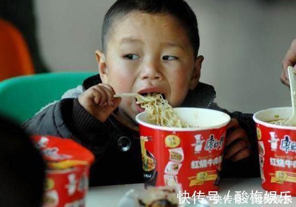 辣条|孩子在被“催熟”零食影响，这些零食上了“黑名单”，家长要注意