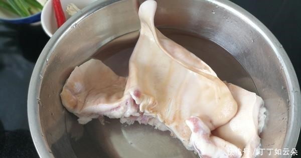 猪蹄过后，中国又一次用酒和蔬菜征服了外国人