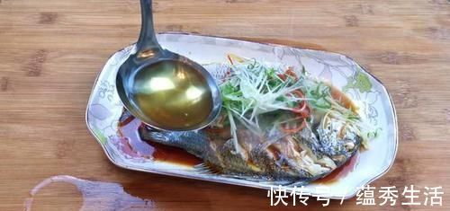 腥味|蒸鱼时,别直接下锅蒸,掌握这一个技巧,保证鱼肉鲜嫩无腥味