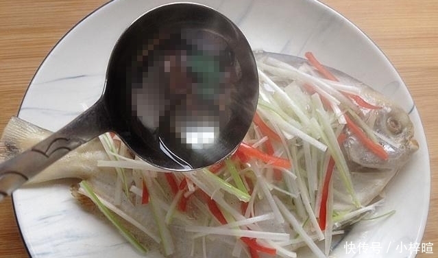 蒸鱼记得加上一步,出锅后,隔壁小孩馋了