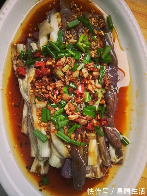 剁椒蒸鸡块|美食推荐:酸辣茄子,口水香干,剁椒蒸鸡块,黄花菜炒三丝做法