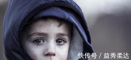 哈佛|哈佛心理学家:孩子自卑的4个表现,家长要及时干预