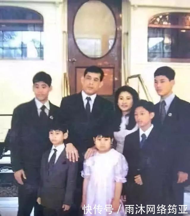 宫廷|泰国贵妃三个月被废,这个低调王室的八卦比宫廷剧更惊人