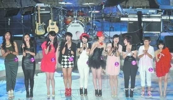 她曾是快女的冠军，整容失败后成“怪物”，只剩下眼珠是“原装的”