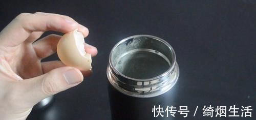 保温杯脏了不好洗?教你用一秘招,洗完就和新买的一样干净,很实用
