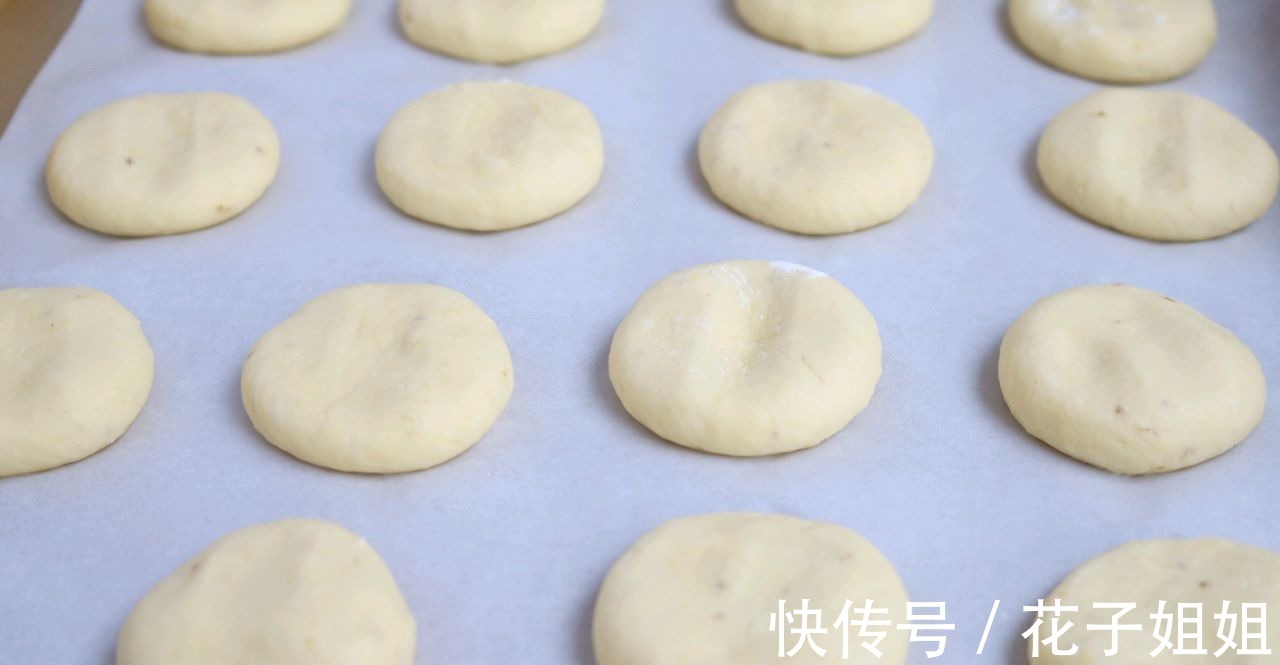 好吃又好看的香蕉杏仁小饼,轻奢美食,做法简单,教你在家做!