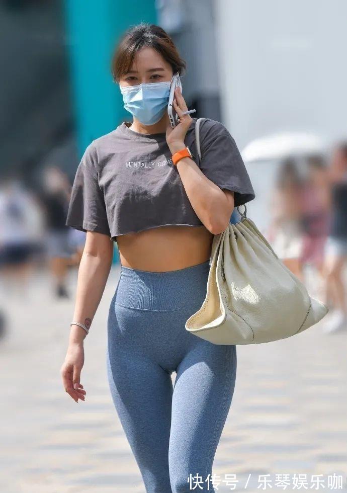 气质 健美裤穿搭更加贴合身形,展示自己优美的身材