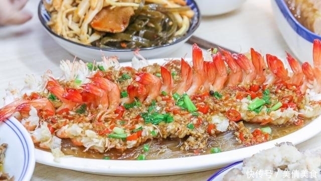 宴客|老家来亲戚，花两百多块钱做了11个菜招待，大伙吃了一锅米饭