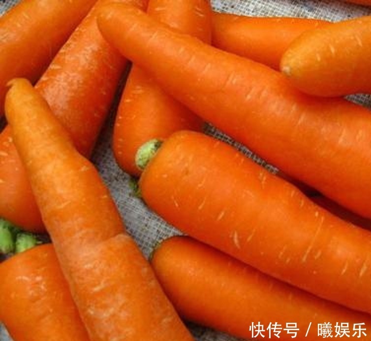 胡萝卜换样做法,不仅当菜吃,还能当零食吃,并且可以补充维生素