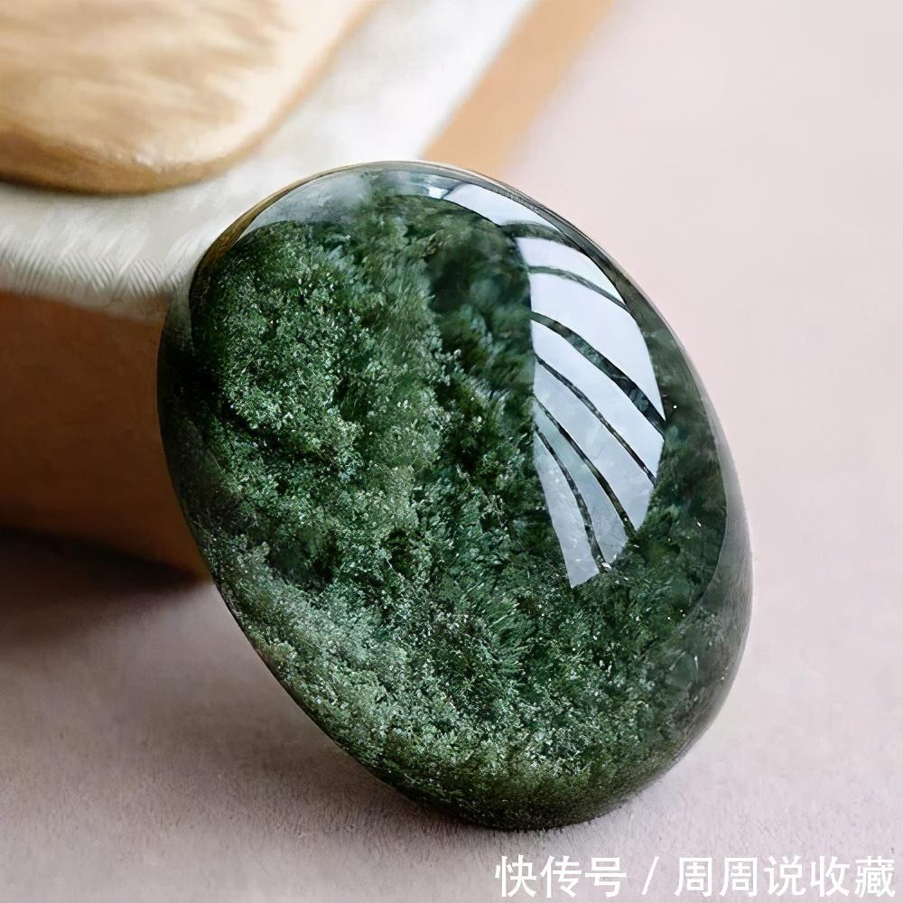 选购|瑕疵水晶的一种,绿幽灵水晶,选购的时候尽量不要花太高的价格