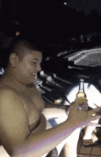 |搞笑GIF段子:媳妇你好重啊,咱们的表演搞砸了