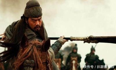 偃月|关羽身跨赤兔马,手提八十二斤青龙偃月刀?别再被骗了,都是假的