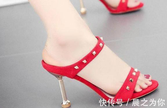尖头 细高跟鞋展现女性的美,简单又时尚,轻松穿出优雅女神范儿!