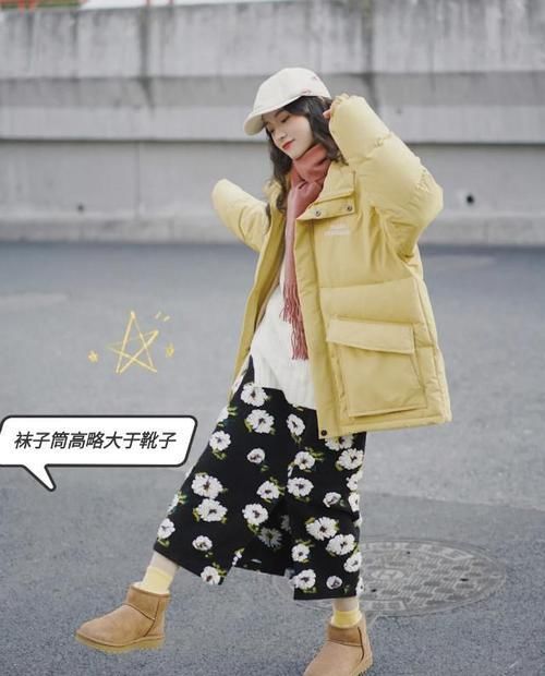 最近火了一种新搭配,叫“袜子+靴子”,显高又拉腿,时髦精必备