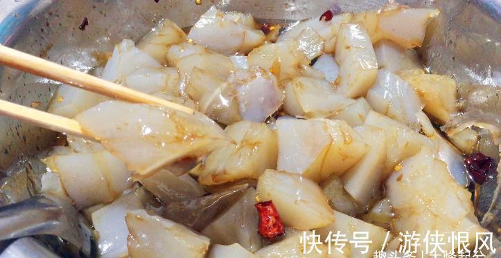 童年记忆|爷爷老配方做凉粉,一次做3盆,爽滑筋道,越吃越想吃,给肉不换