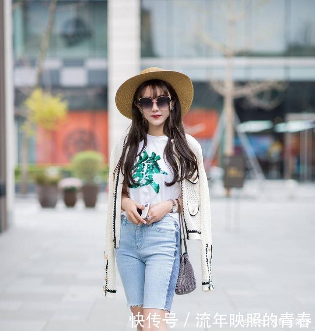 气质|小姐姐一头气质长发,穿黑色短款上衣配短裤,清新靓丽又性感