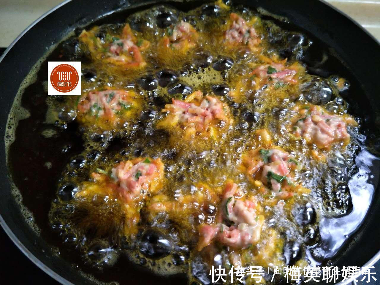 酥软|我炸的丸子,香脆酥软,怎么吃都不腻,边吃边炸,端上桌都快没了