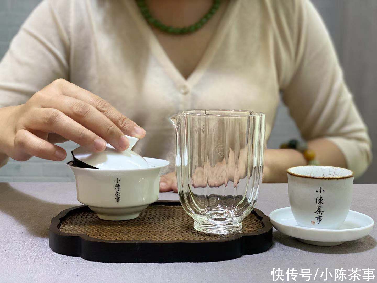 老白茶|绿茶香，红茶醇，岩茶岩骨花香，那白茶应该喝什么？